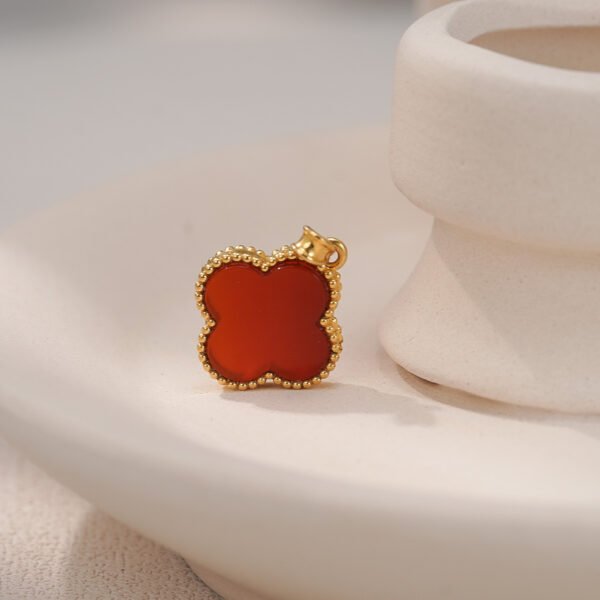 18k gold Lucky Four-Leaf Clover Inlaid with Double-Sided Red Agate